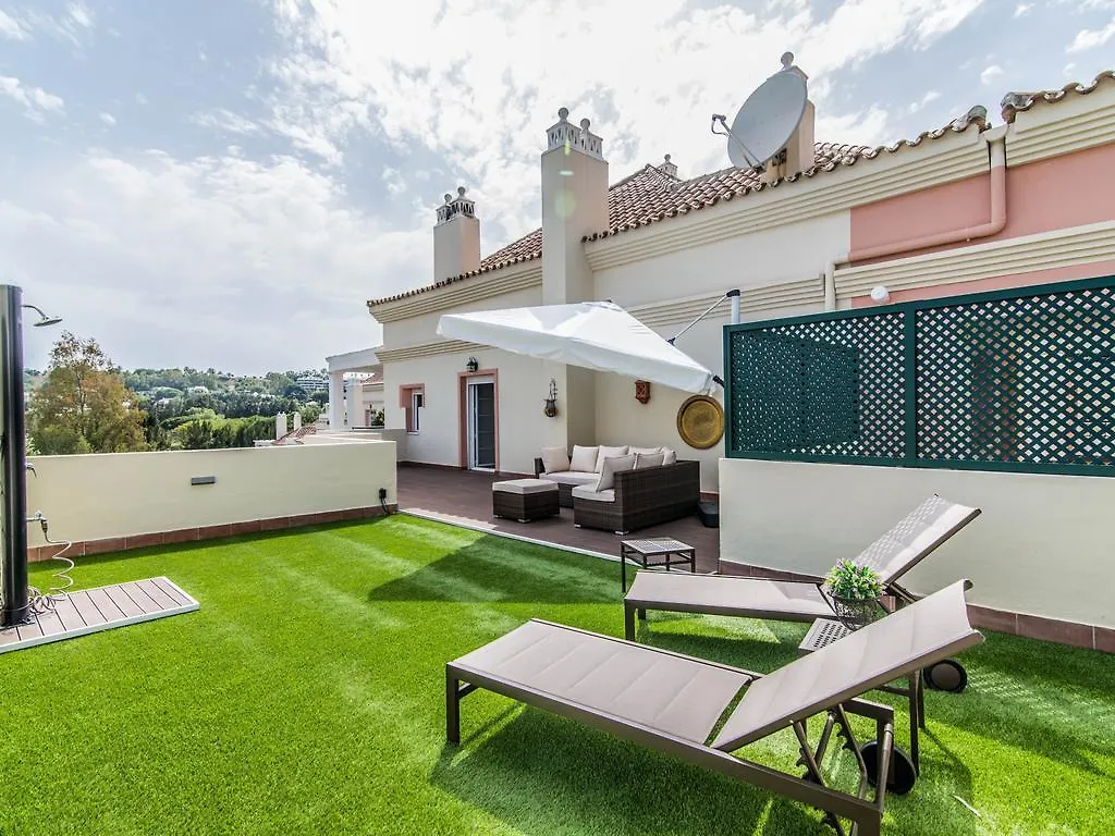 River Garden Spacious Penthouse Μαρμπέλλα